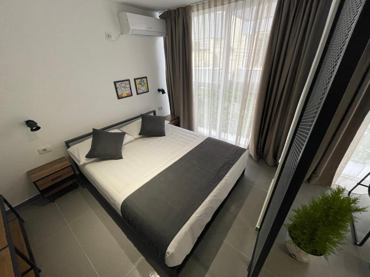 Vela Apartament 2 Sarande Bagian luar foto